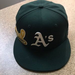 New Era Oakland A’s Size 7 1/4 Green/Gold/white